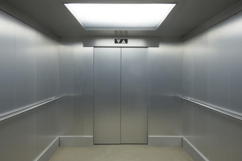 Elevador para cadeirante em escada