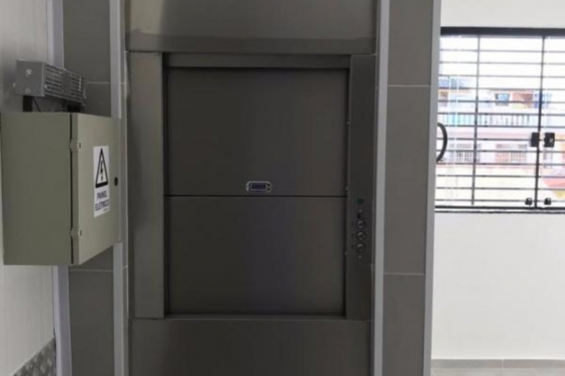 Elevador de Carga Pequeno: Eficiência e Praticidade