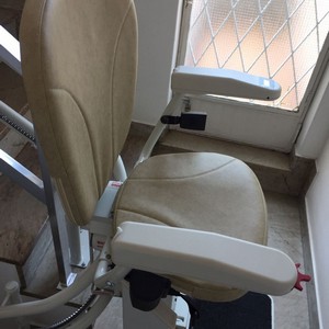 Cadeira elevador para escada reta