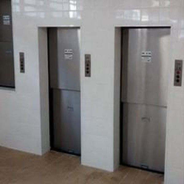 Elevador de carga comercial