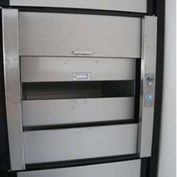 Elevador de carga pequeno