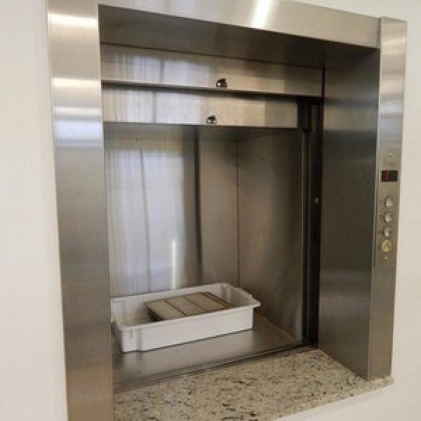 Elevador de carga pequeno