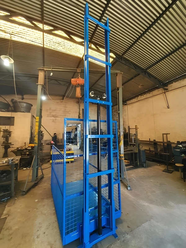 Monta Cargas Elétrico